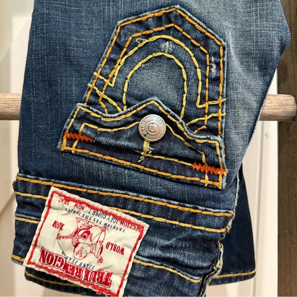True Religion | Women’s JOEY Super T Boot Cut Jeans | Thick Stitching - Picture 9 of 9